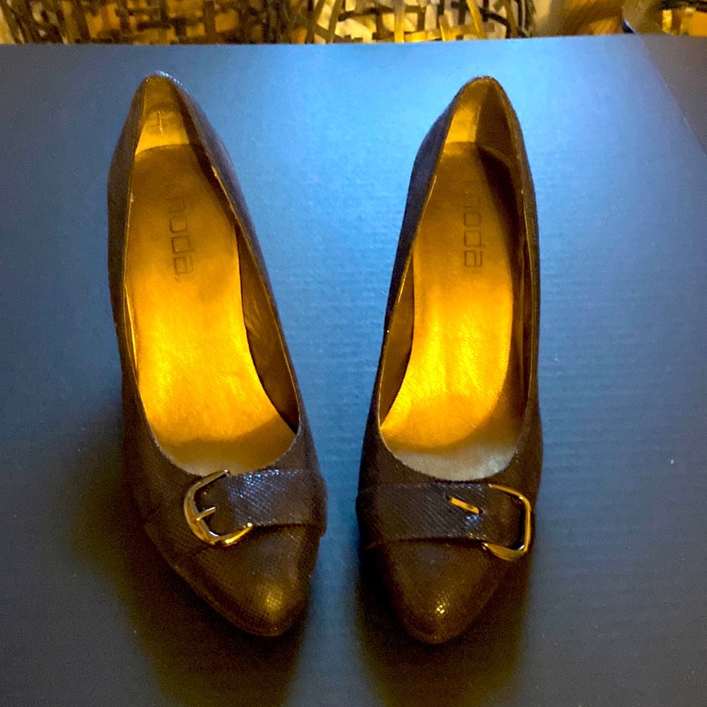 MODA, black shiny heels